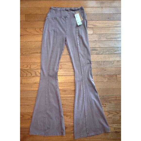 Out From Under Aria Urban Outfitter Flare Leggings NWT XS - Picture 1 of 14